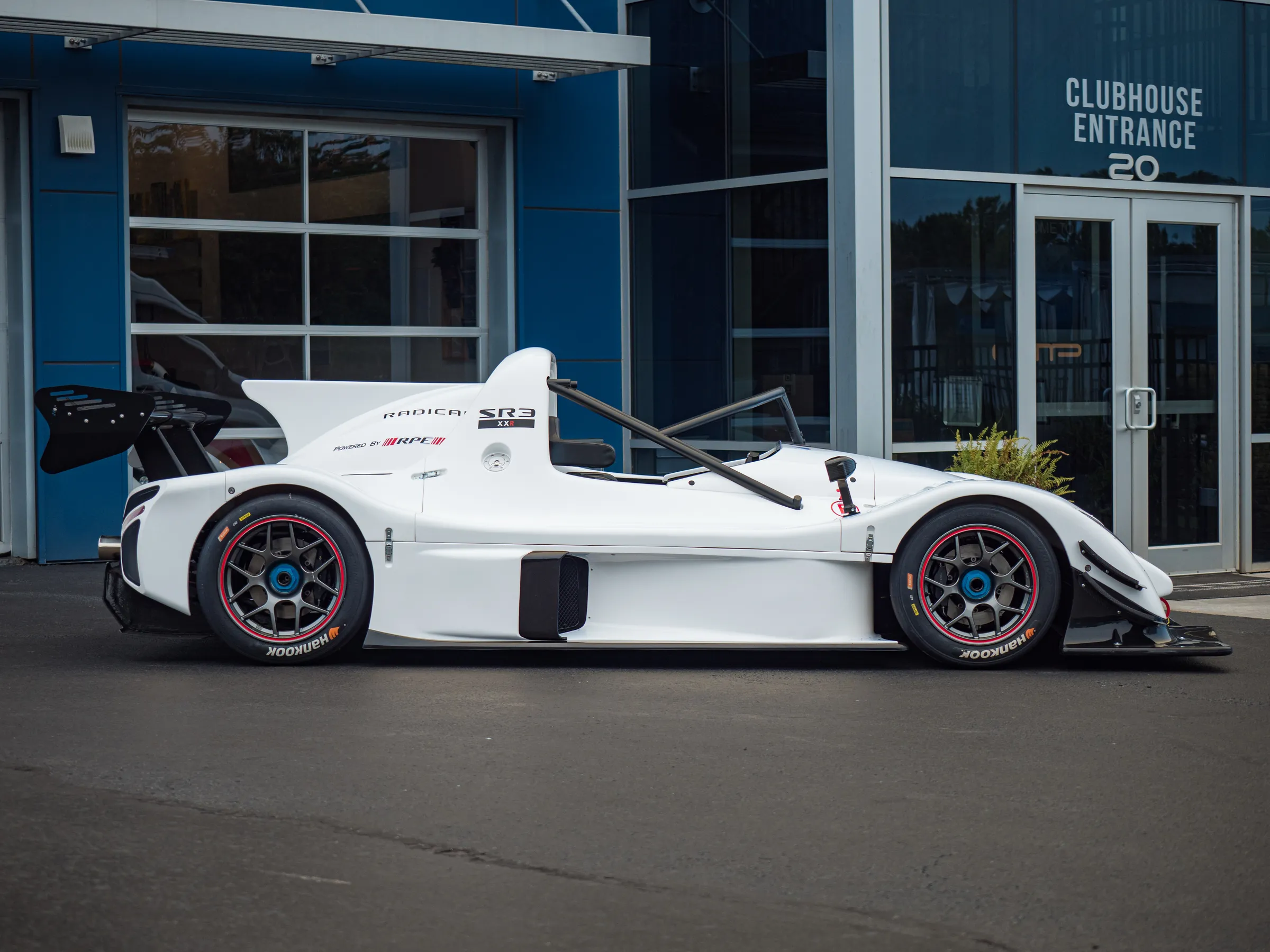 Radical SR3 — race prep in preparation